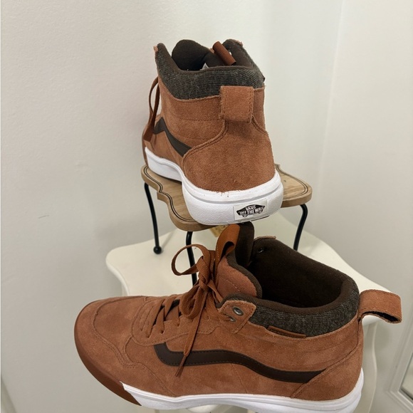 Vans Brown High-Top Sneakers with Suede Finish - Picture 2 of 6